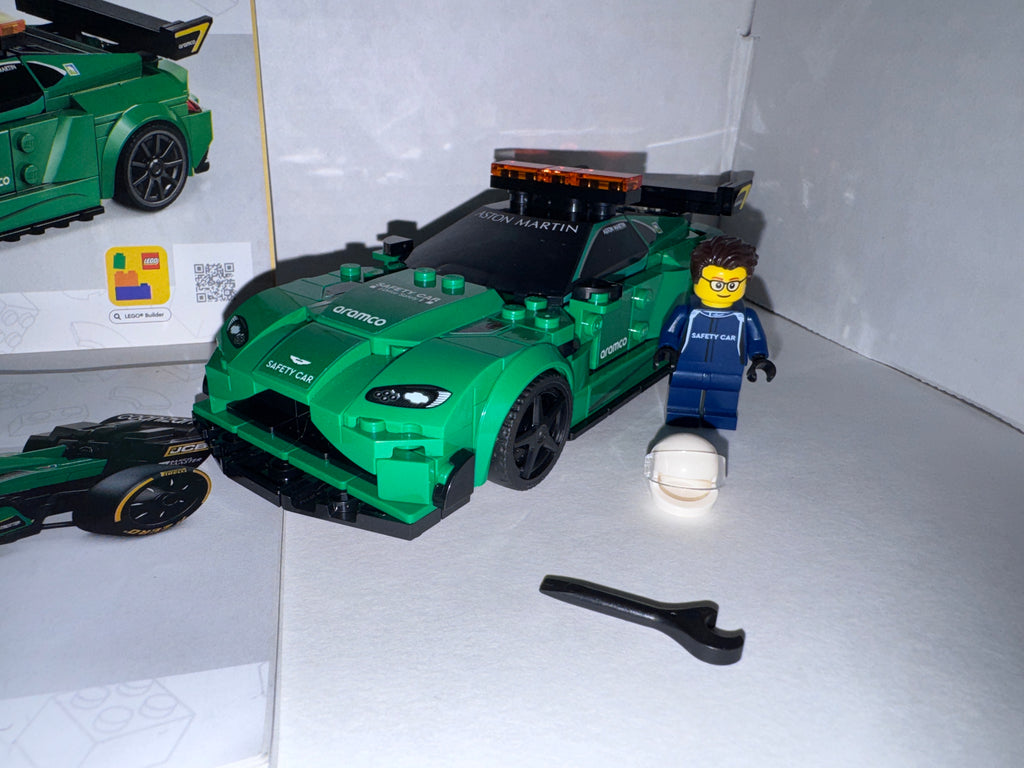 Aston Martin Safety Car AMR23 LEGO Speed Champions 76925
