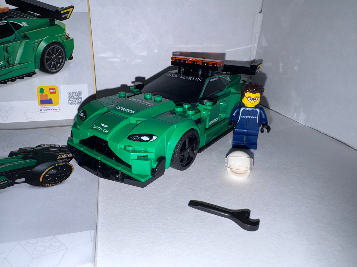 Aston Martin Safety Car AMR23 LEGO Speed Champions 76925
